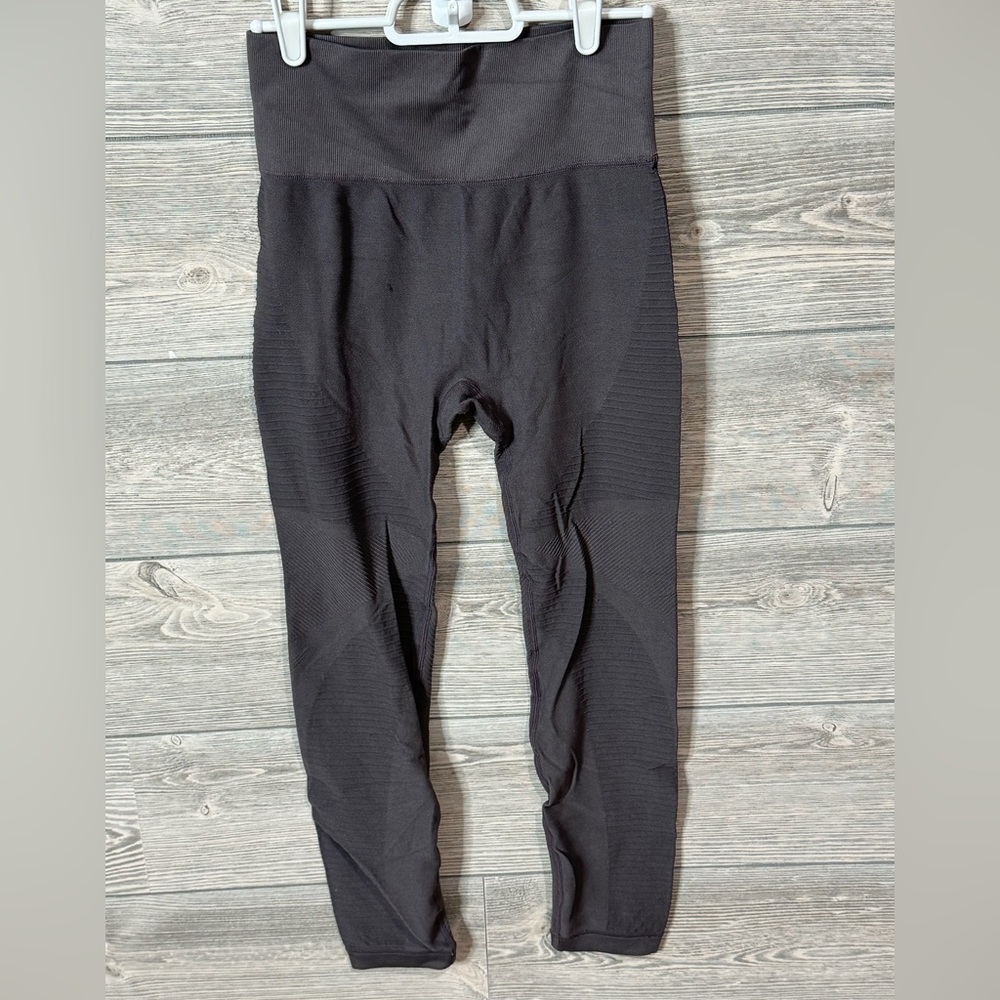 Savvi Eggplant Moto Leggings Size M/L Like New Condition Athletic Wear - Picture 4 of 10
